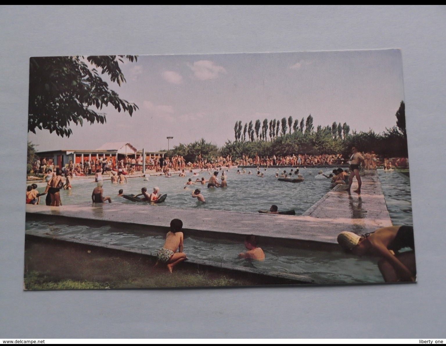 Carte postale ancienne de la piscine du Solarium Rossomme remplie de baigneurs